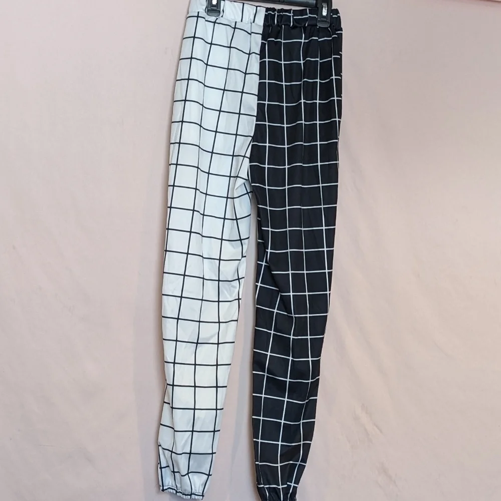 Black and White Two Tone Grid Print Color Block Jogger Pants with Pockets